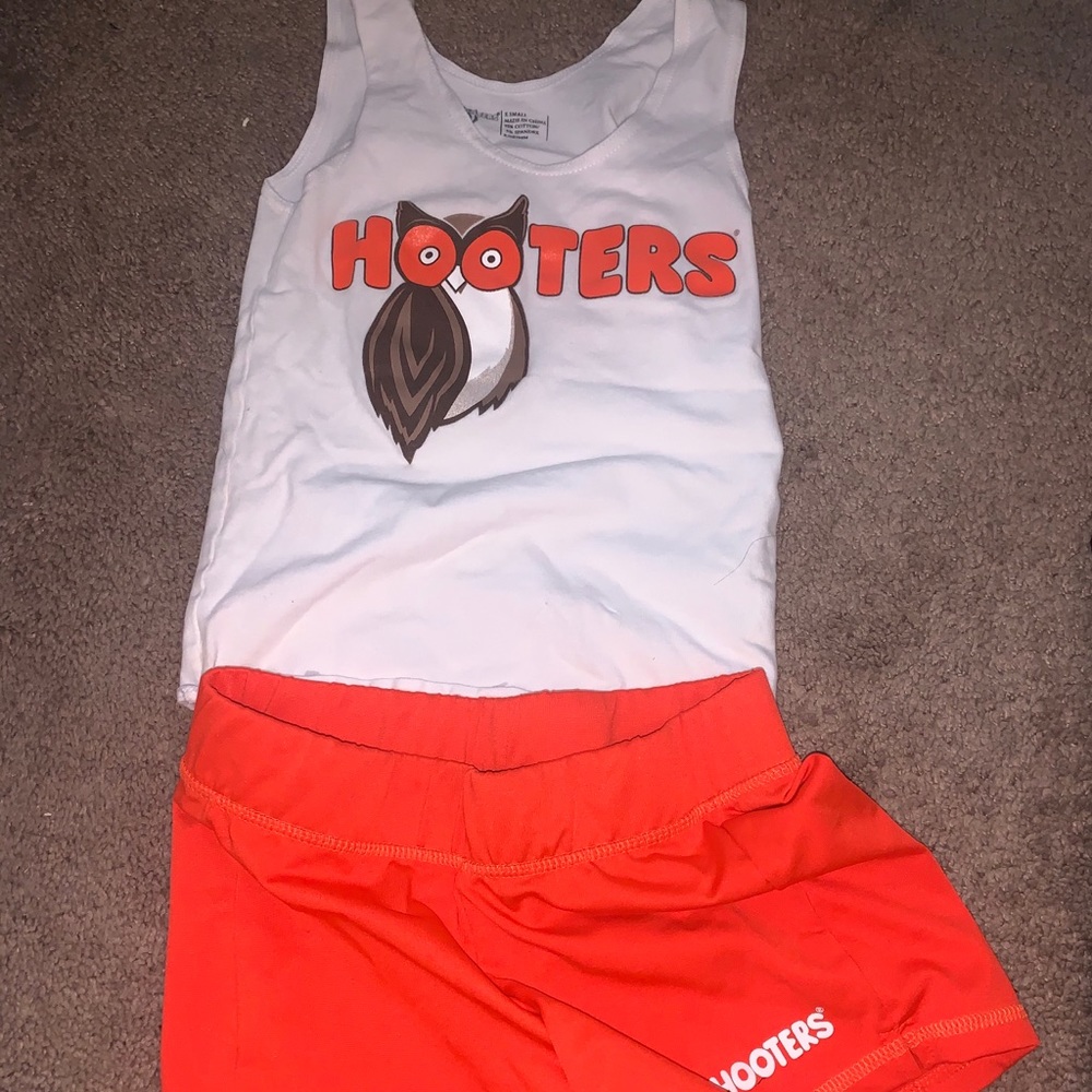 HOOTERS uniform